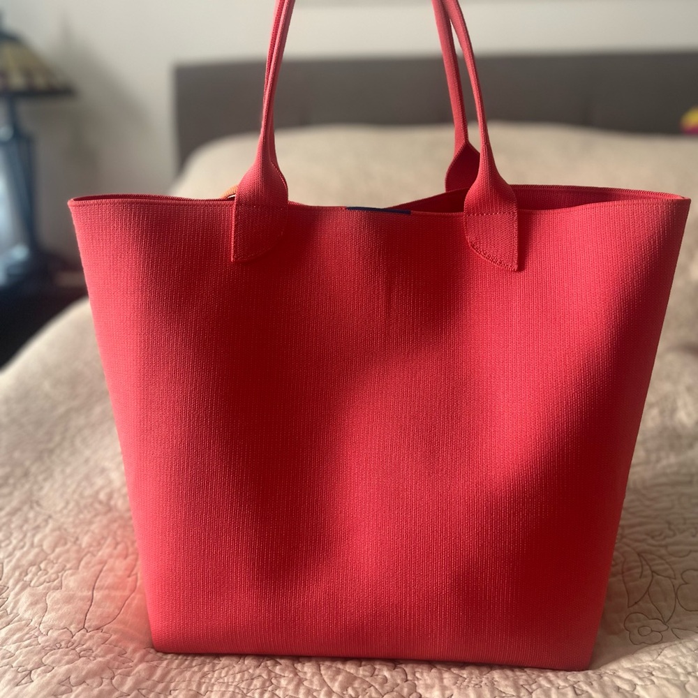 Rothy’s Lightweight Tote Ruby Grapefruit